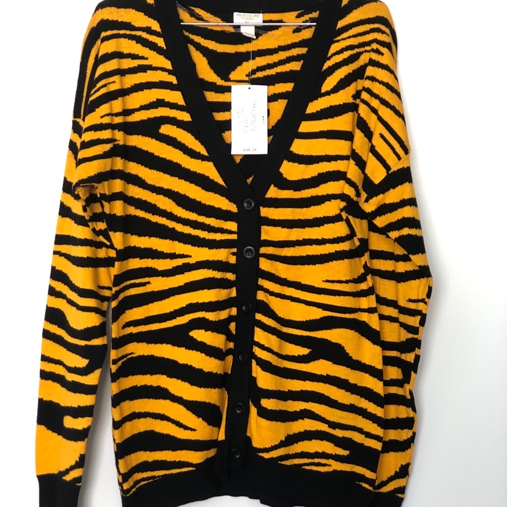 Women’s Melrose Chic cardigan sweater. NWT